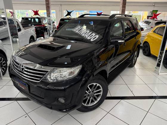 TOYOTA HILUX SW4 3.0 SRV 4X4 7 LUGARES 16V TURBO INTERCOOLER DIESEL 4P AUTOMÁTICO TOYOTA HILUX SW4 3.0 SRV 4X4 7 LUGARES 16V TURBO INTERCOOLER DIESEL 4P AUTOMÁTICO